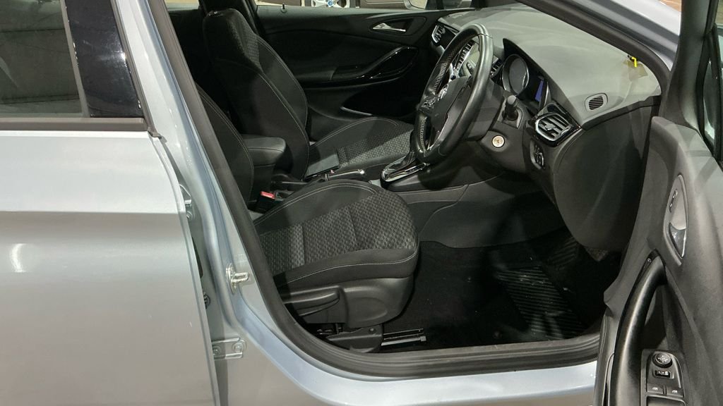 Used Vauxhall Astra 2016 for sale - 76923924: Photo 2