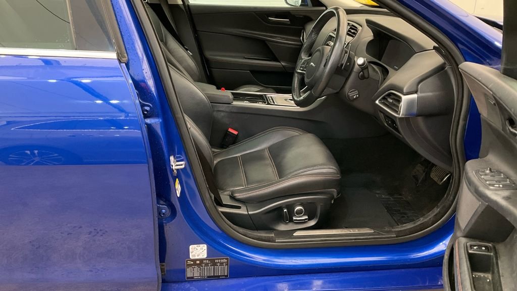 Used Jaguar XE 2018 for sale - 76632484: Photo 2