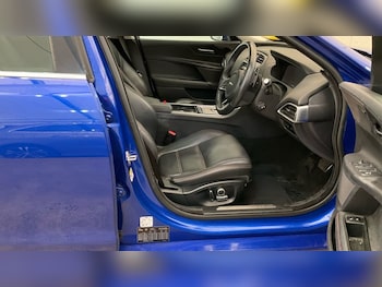 Used Jaguar XE 2018 for sale - 76632484: Photo