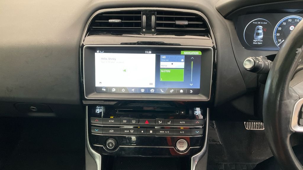 Used Jaguar XE 2018 for sale - 76632484: Photo 3