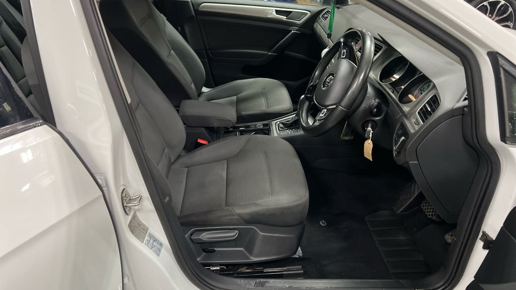 Used Volkswagen Golf 2017 for sale - 76367727: Photo 2