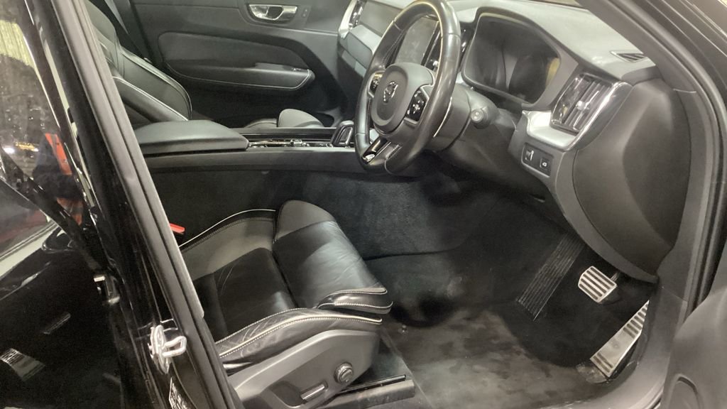 Used Volvo XC60 2020 for sale - 77038499: Photo 2