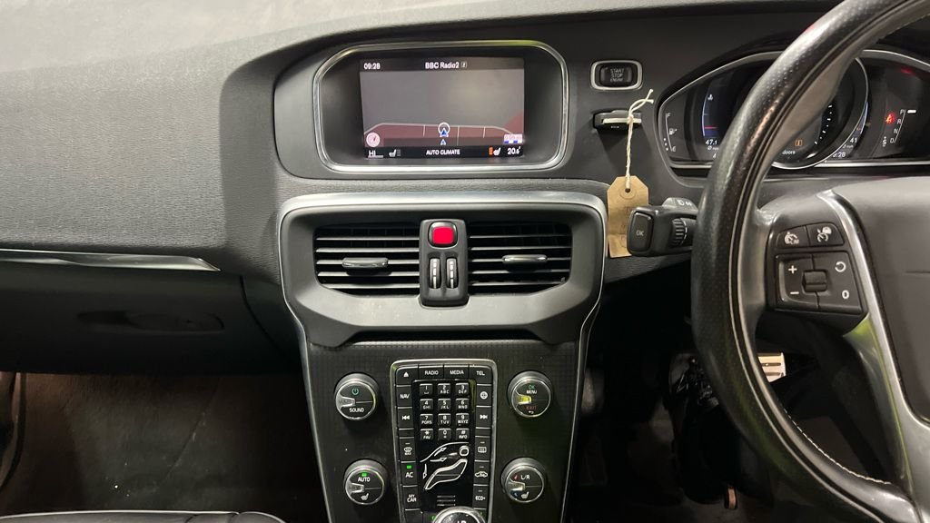 Used Volvo V40 2018 for sale - 77037820: Photo 3