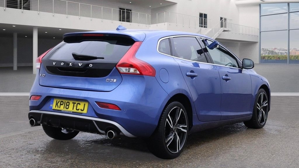 Used Volvo V40 2018 for sale - 77037820: Photo 8