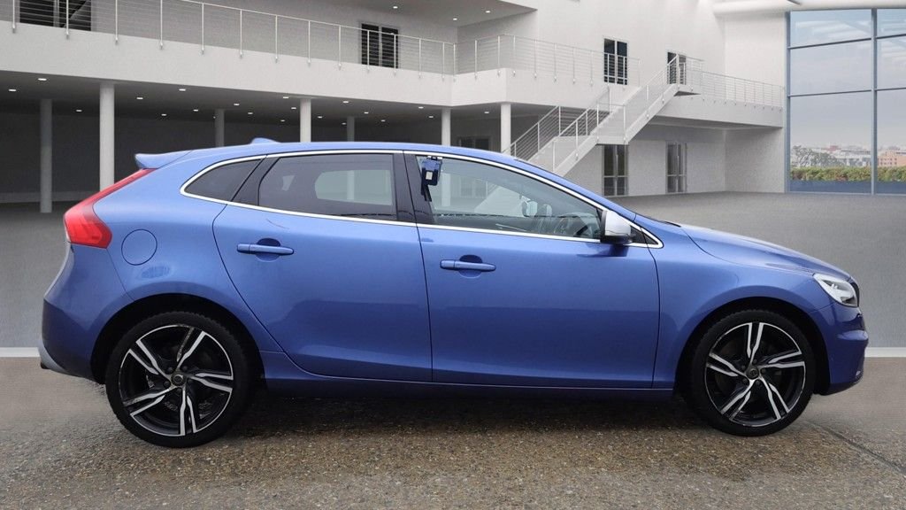 Used Volvo V40 2018 for sale - 77037820: Photo 9