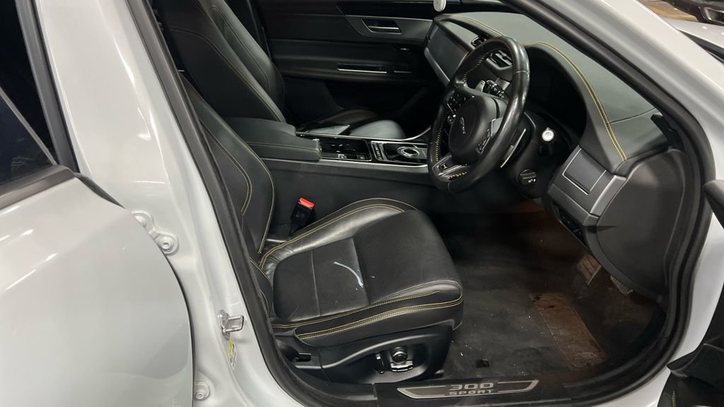 Used Jaguar XF 2018 for sale - 76430322: Photo 2