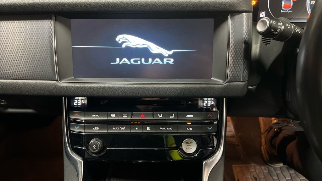 Used Jaguar XF 2018 for sale - 76430322: Photo 3