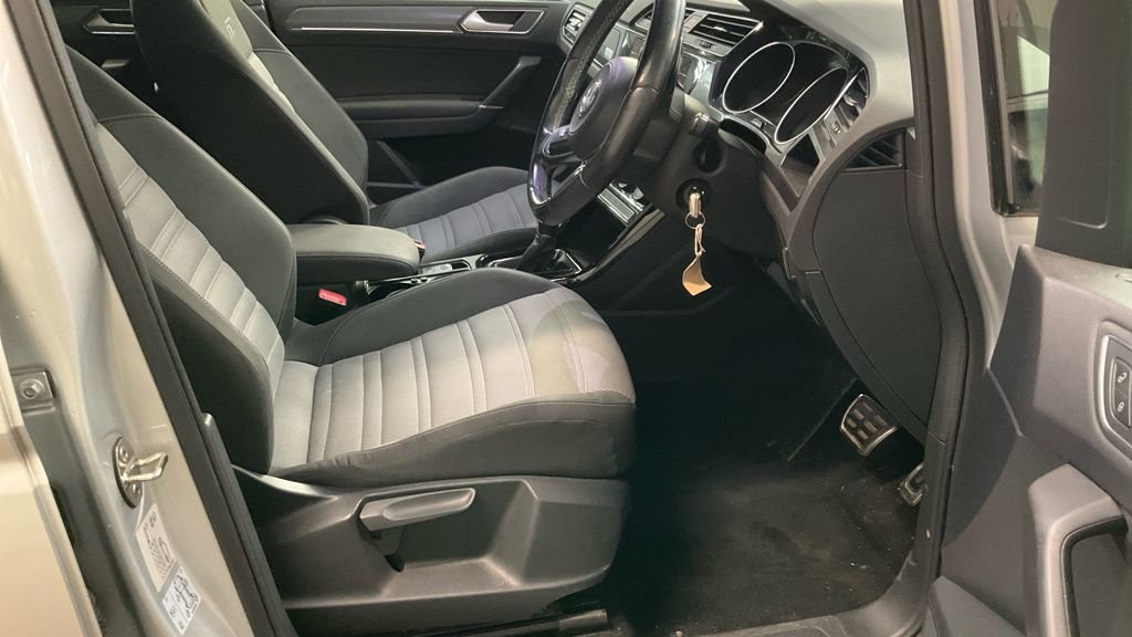 Used Volkswagen Touran 2019 for sale - 76430440: Photo 2