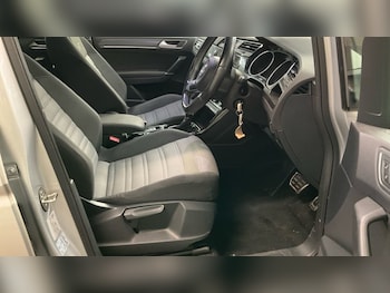 Used Volkswagen Touran 2019 for sale - 76430440: Photo