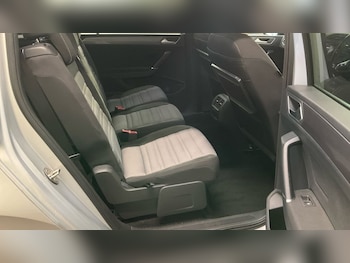 Used Volkswagen Touran 2019 for sale - 76430440: Photo