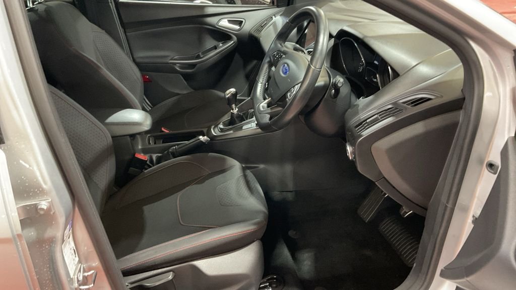 Used Ford Focus 2018 for sale - 77953035: Photo 5