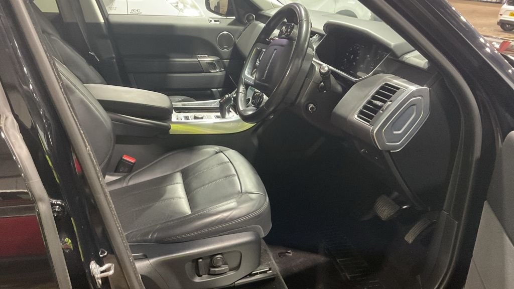 Used Land Rover Range Rover Sport 2019 for sale - 76973759: Photo 2