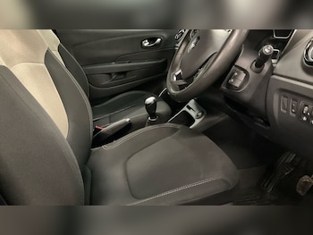 Used Renault Captur 2019 for sale - 76973573: Photo