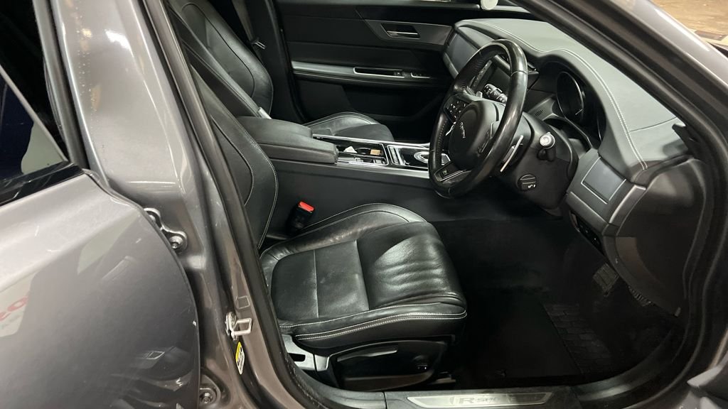 Used Jaguar XF 2018 for sale - 76496505: Photo 2