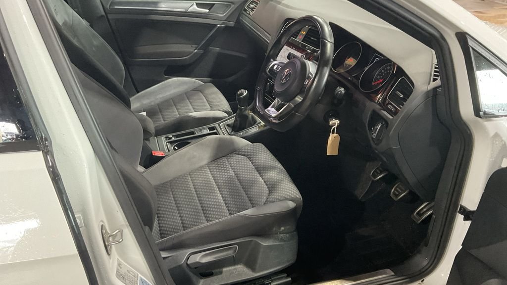 Used Volkswagen Golf 2019 for sale - 76570523: Photo 2