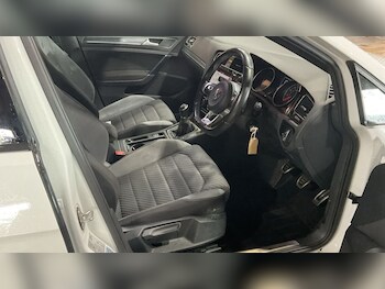 Used Volkswagen Golf 2019 for sale - 76570523: Photo