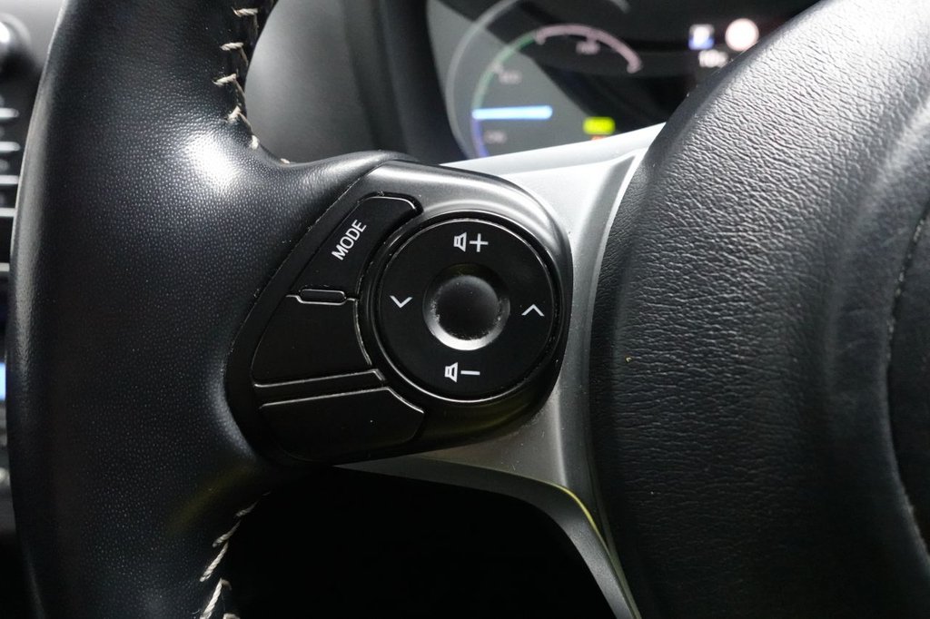 Used Toyota Yaris 2019 for sale - 77408160: Photo 36