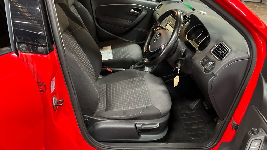 Used Volkswagen Polo 2016 for sale - 76950688: Photo 2