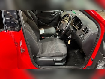 Used Volkswagen Polo 2016 for sale - 76950688: Photo