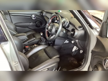 Used MINI Hatch 2020 for sale - 75573009: Photo