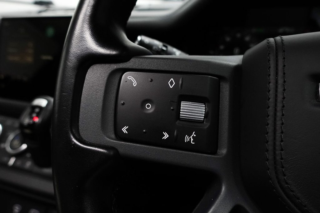 Used Land Rover Defender 110 2022 for sale - 76338525: Photo 32