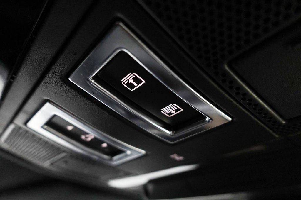 Used Land Rover Defender 110 2022 for sale - 76338525: Photo 35