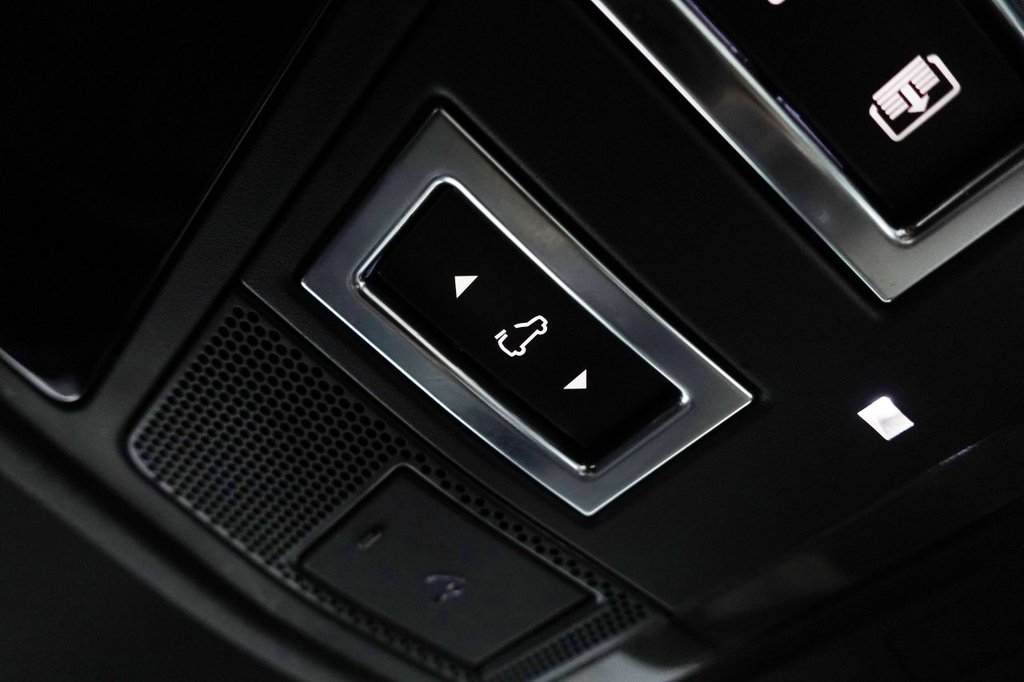 Used Land Rover Defender 110 2022 for sale - 76338525: Photo 36