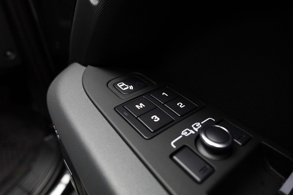 Used Land Rover Defender 110 2022 for sale - 76338525: Photo 39