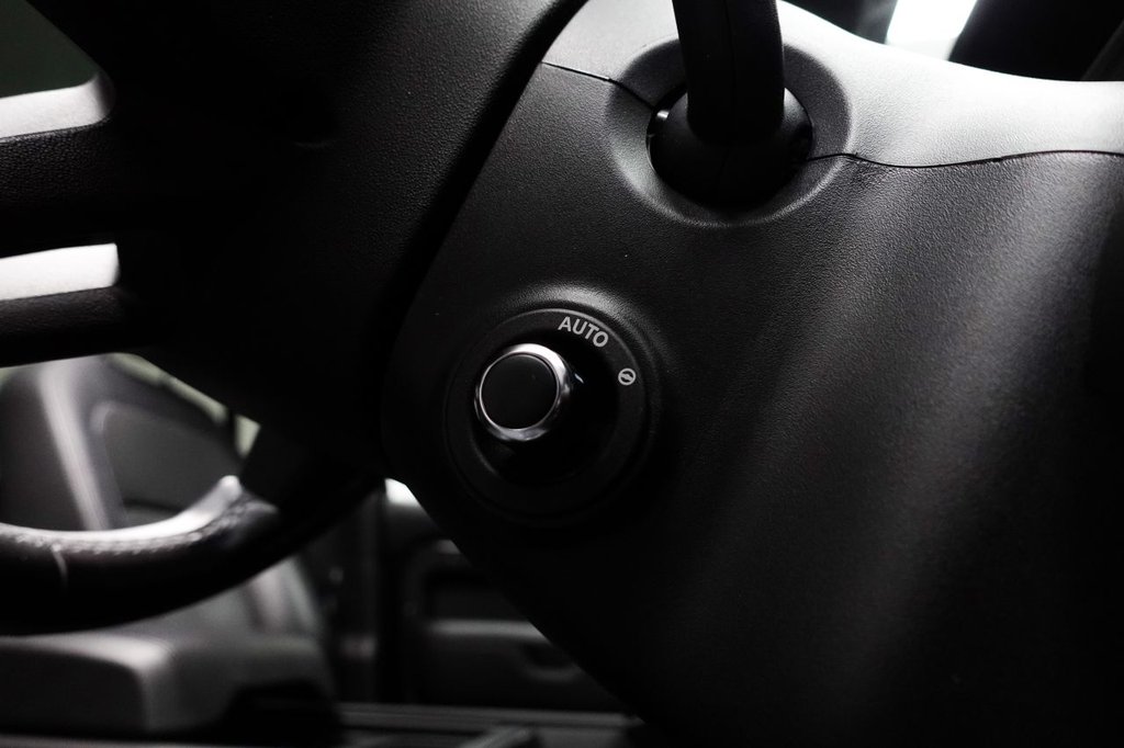 Used Land Rover Defender 110 2022 for sale - 76338525: Photo 40