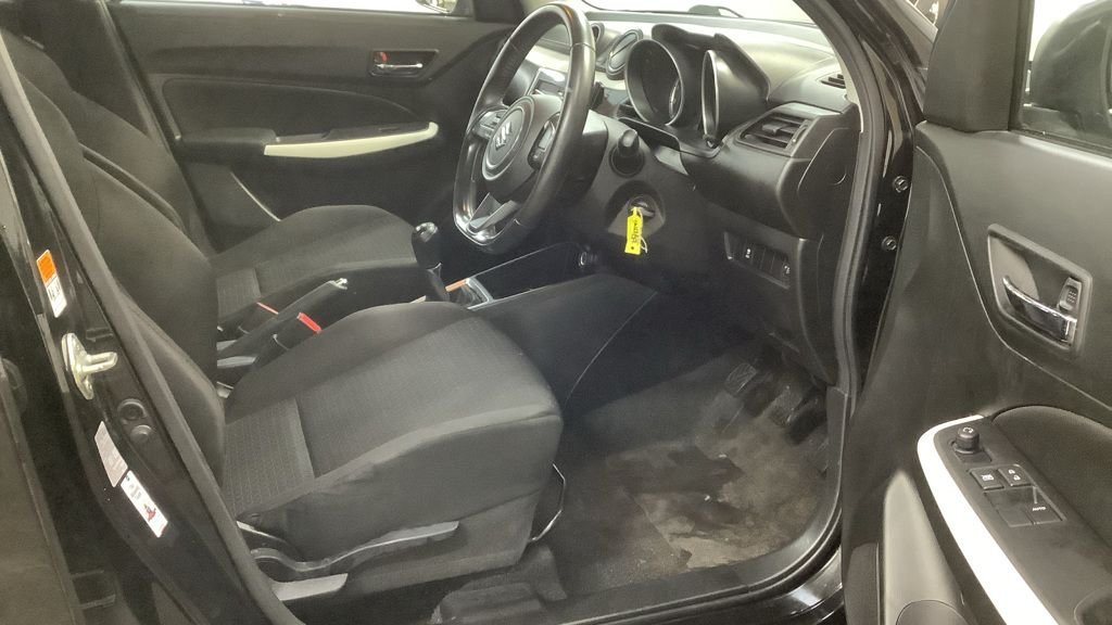 Used Suzuki Swift 2018 for sale - 76396158: Photo 2