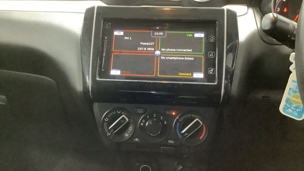 Used Suzuki Swift 2018 for sale - 76396158: Photo 3