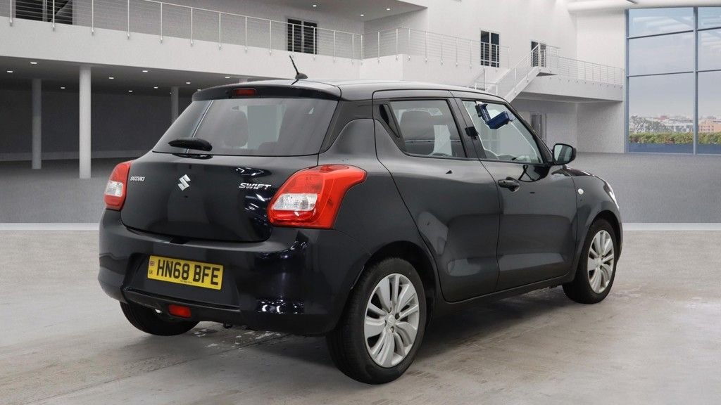 Used Suzuki Swift 2018 for sale - 76396158: Photo 8