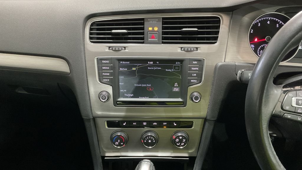 Used Volkswagen Golf 2016 for sale - 77369901: Photo 2