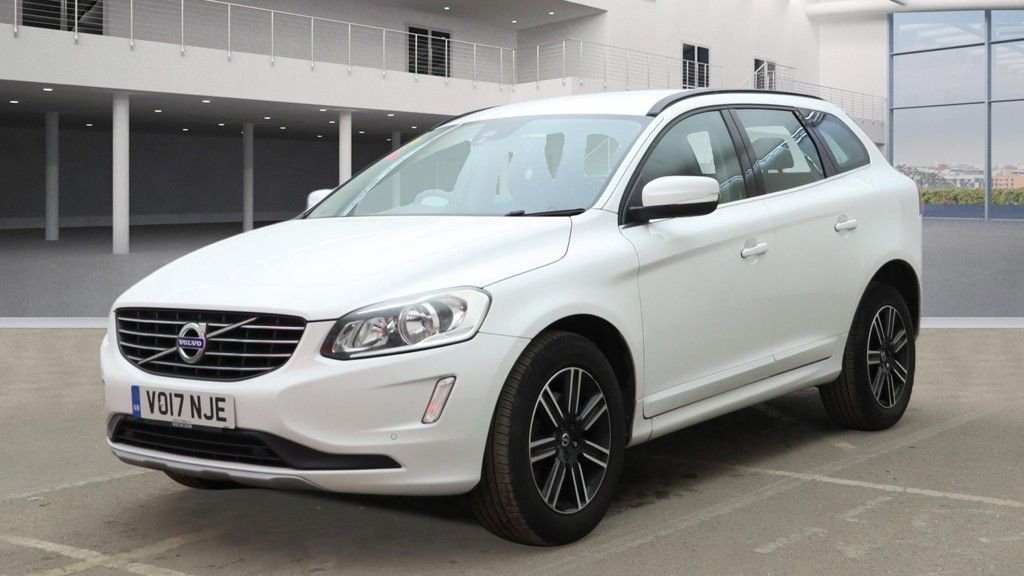 Used Volvo XC60 2017 for sale - 77967657: Photo 2