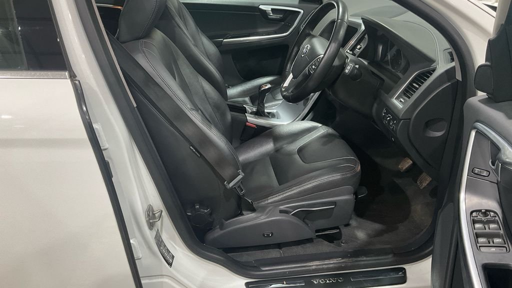 Used Volvo XC60 2017 for sale - 77967657: Photo 5