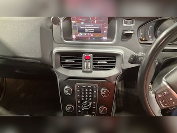 Used Volvo V40 2018 for sale - 77341896: Photo