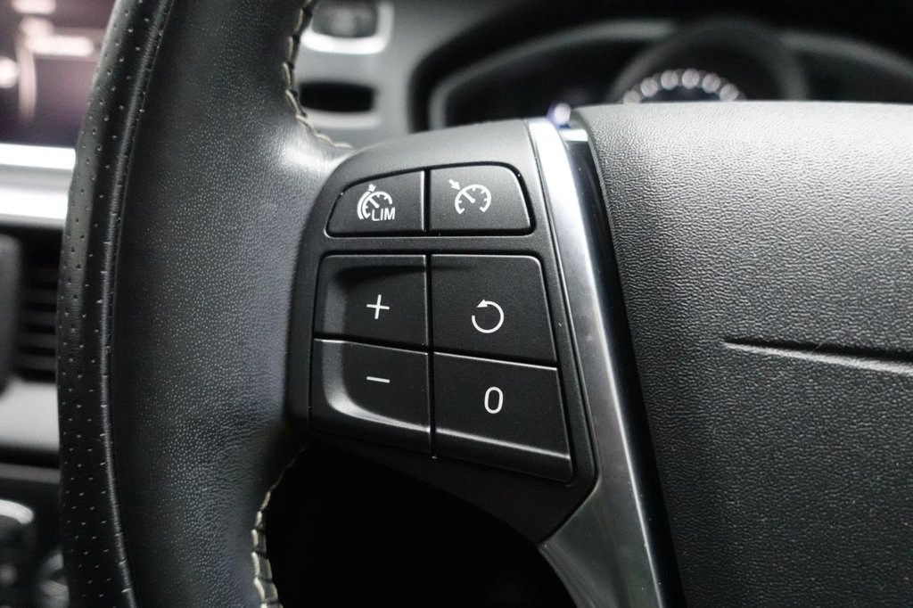 Used Volvo V40 2018 for sale - 77341896: Photo 35