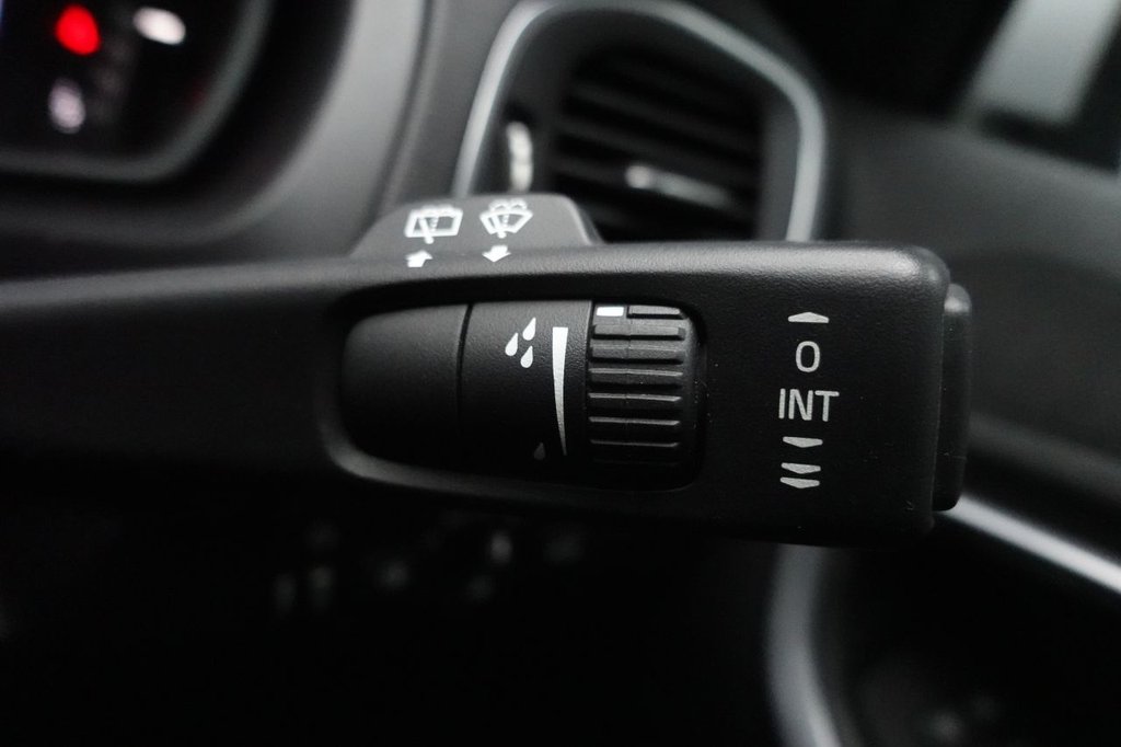 Used Volvo V40 2018 for sale - 77341896: Photo 40