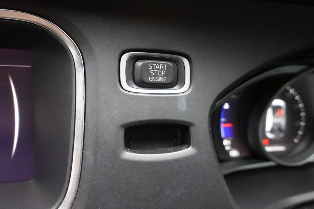 Used Volvo V40 2018 for sale - 77341896: Photo 41