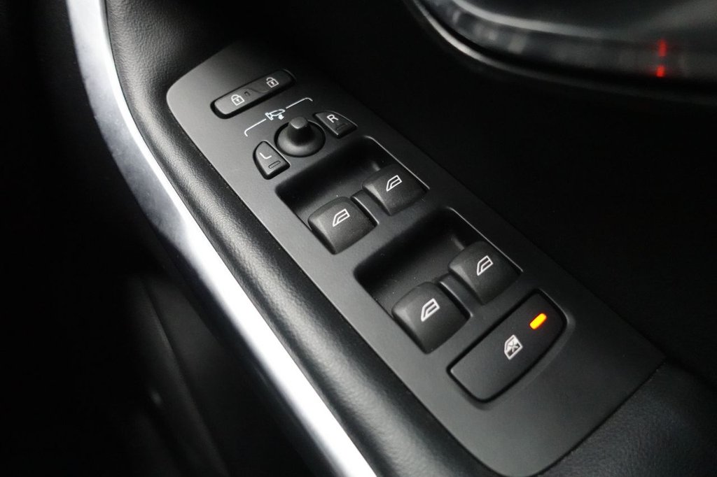 Used Volvo V40 2018 for sale - 77341896: Photo 42