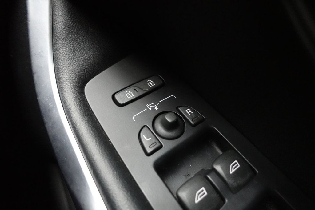 Used Volvo V40 2018 for sale - 77341896: Photo 43