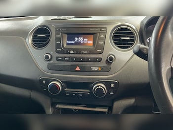 Used Hyundai i10 2018 for sale - 77384190: Photo