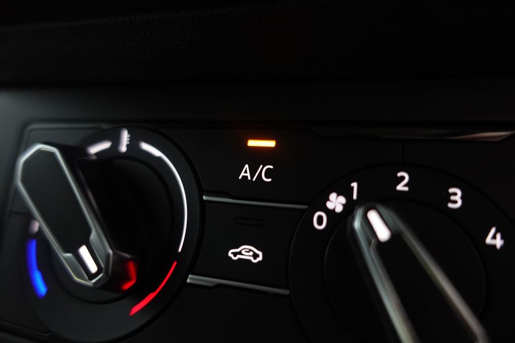 Used Volkswagen Polo 2022 for sale - 76867843: Photo 38