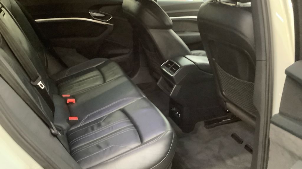 Used Audi e-tron 2021 for sale - 76570543: Photo 12