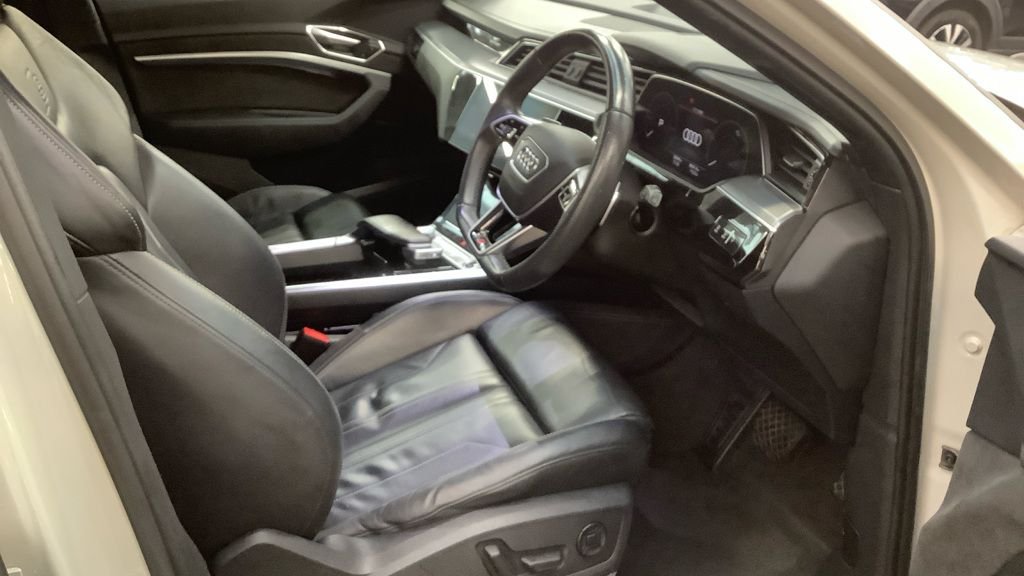 Used Audi e-tron 2021 for sale - 76570543: Photo 2