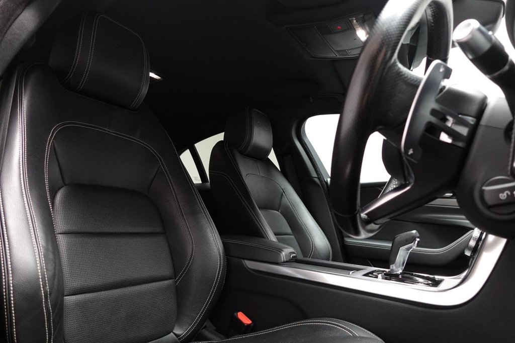 Used Jaguar XE 2019 for sale - 76685868: Photo 2