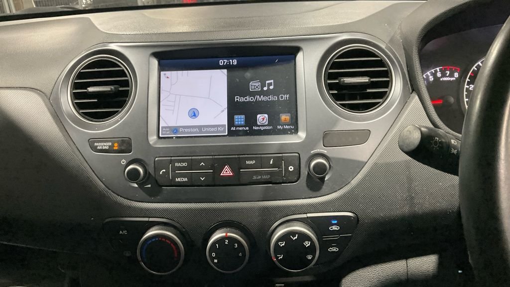 Used Hyundai i10 2019 for sale - 77583466: Photo 2