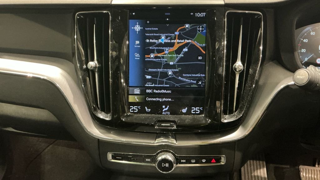 Used Volvo XC60 2021 for sale - 77770965: Photo 2