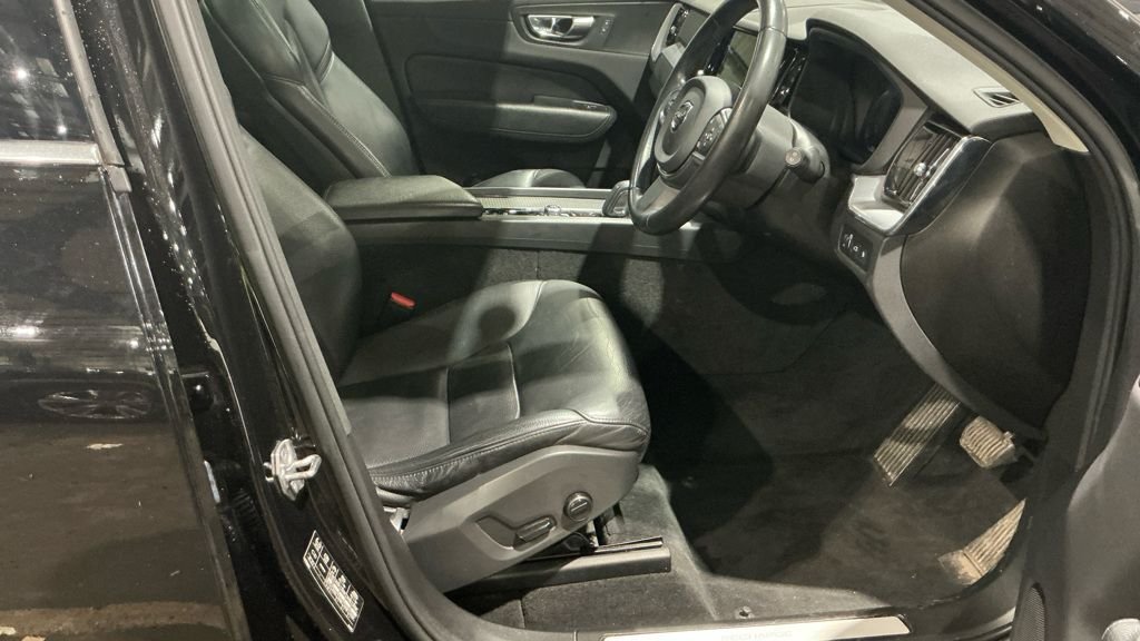 Used Volvo XC60 2021 for sale - 77770965: Photo 3