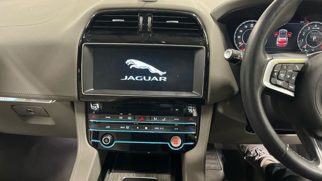 Used Jaguar F-Pace 2019 for sale - 77719831: Photo 2